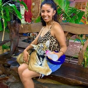 Meet your Posher, Andrea